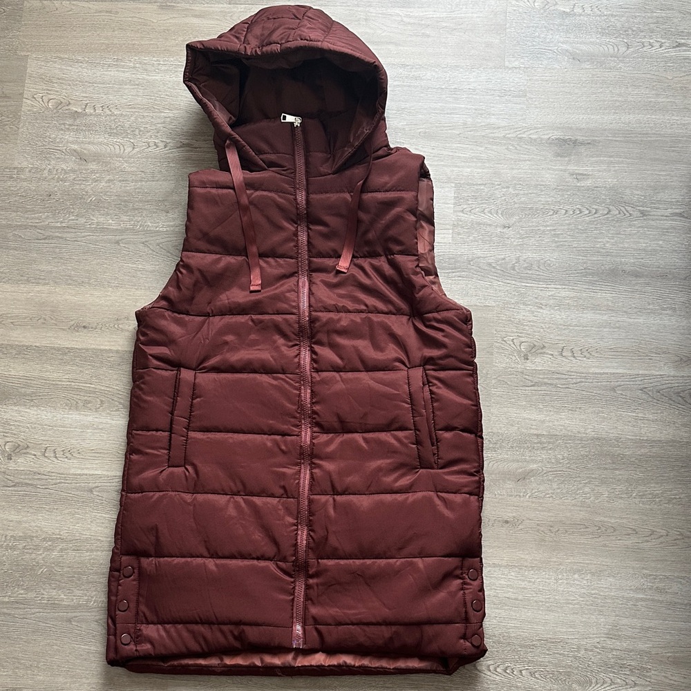 Women's Hooded Puffer Vest - Burgundy
